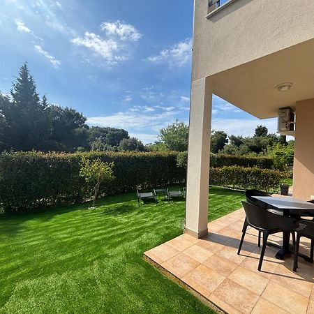 Apartment Punta Premantura E With Garden Exterior foto