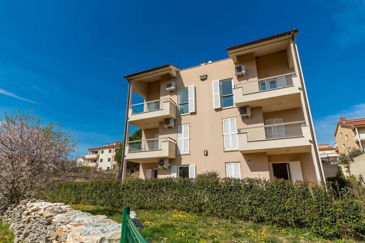 Apartment Punta Premantura E With Garden Exterior foto