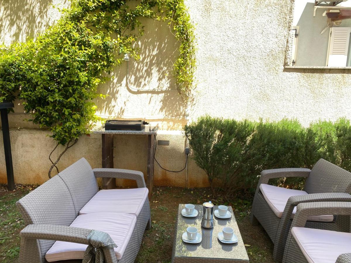 Apartment Punta Premantura E With Garden Exterior foto